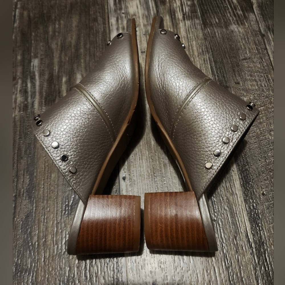 Brighton Women's Gray Leather Studded Mules Size 6 EUC - Picture 4 of 5